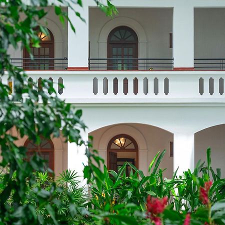 Hotel Brunton Boatyard - A Cgh Earth Experience Kochi Exterior foto