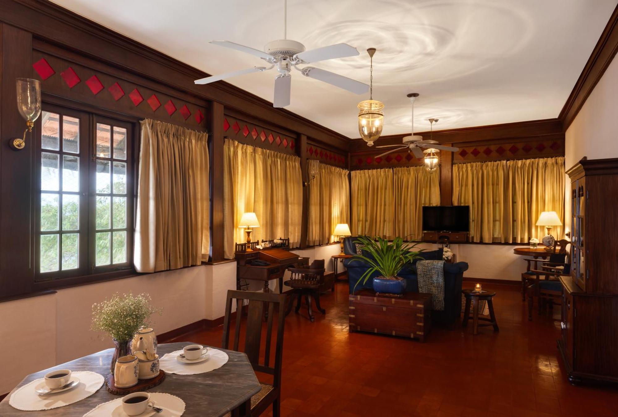 Hotel Brunton Boatyard - A Cgh Earth Experience Kochi Exterior foto