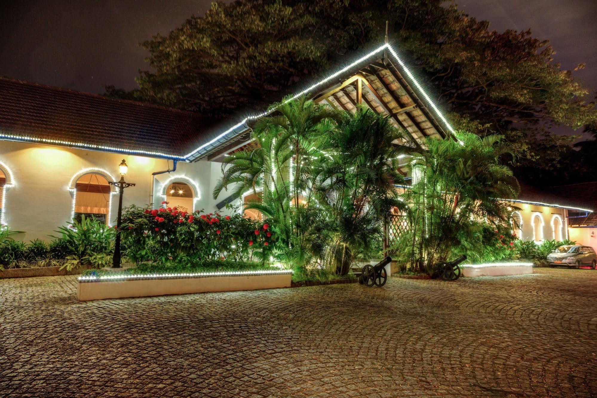 Hotel Brunton Boatyard - A Cgh Earth Experience Kochi Exterior foto